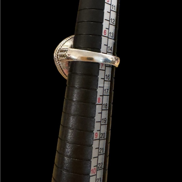 Vintage Amethyst & Sterling Silver Ring — Size 6.75 - Picture 7 of 7